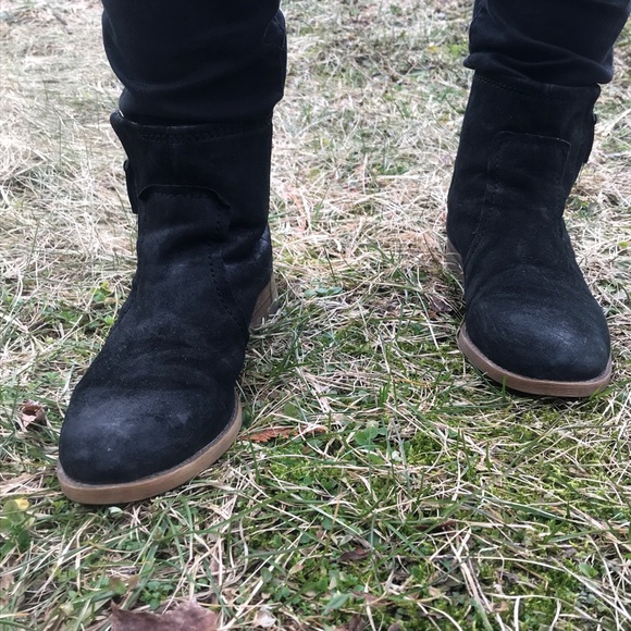 Boots - Picture 4 of 4